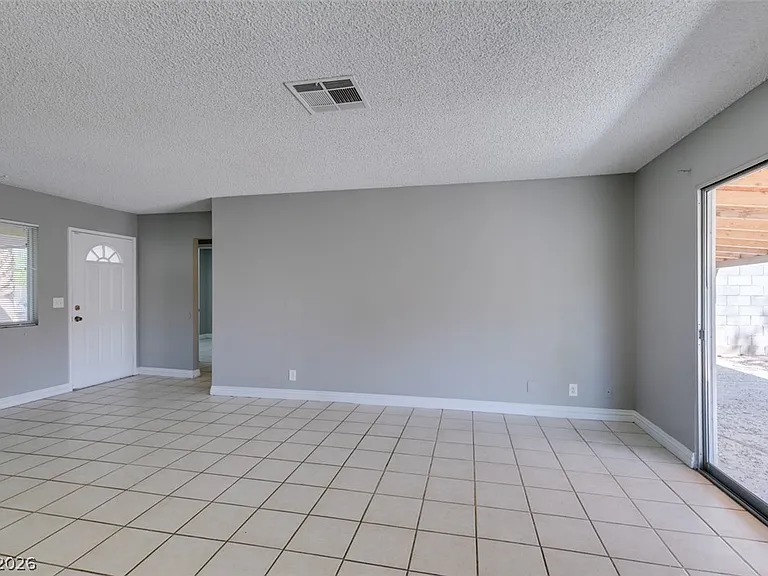 4732 Chantilly Ave — Photo 9