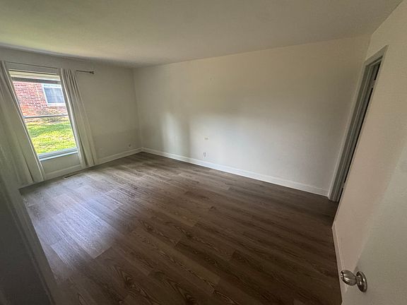 5th image of 4294 Chateau De Ville Dr APT C