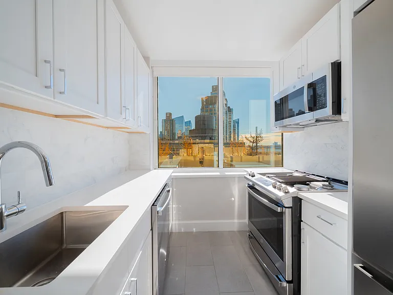 140 Riverside Blvd #2204 — Photo 4