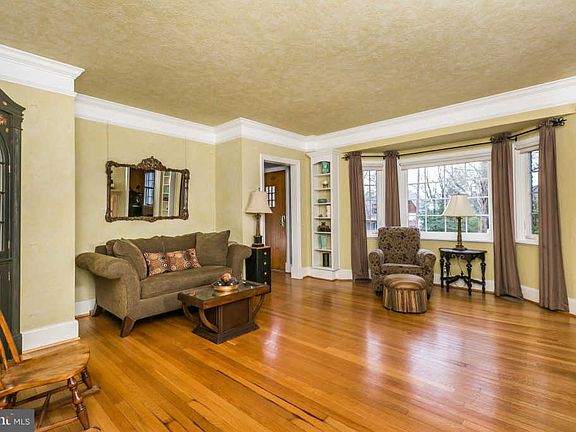 4th image of 8 Holmehurst Ave