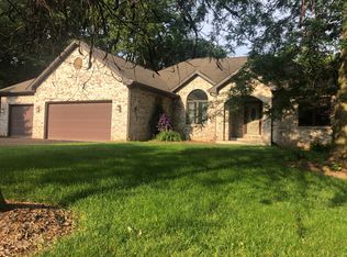 8140 Living Woods Dr, Rockford, IL 61109