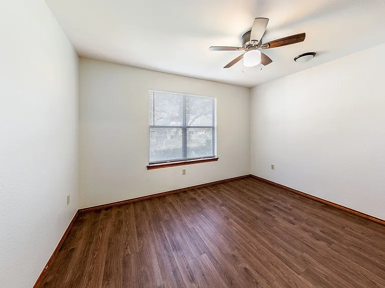 57 Woodcreek Dr — Photo 22