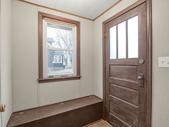 4th image of 421 S 4th St
