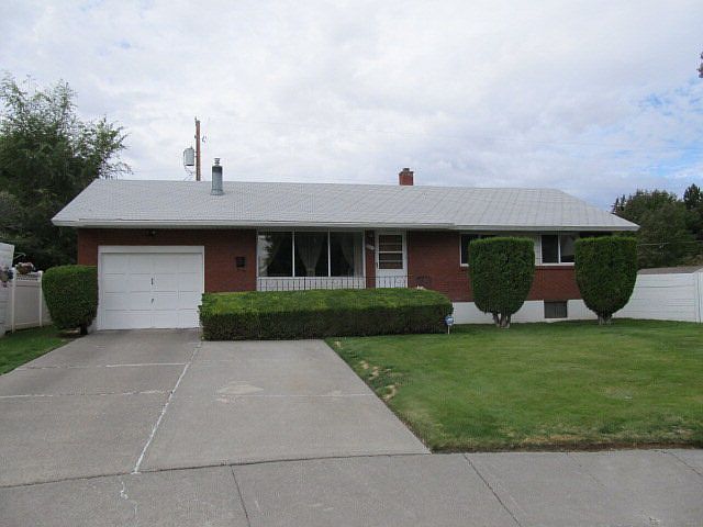 1st image of 861 Maplewood Dr