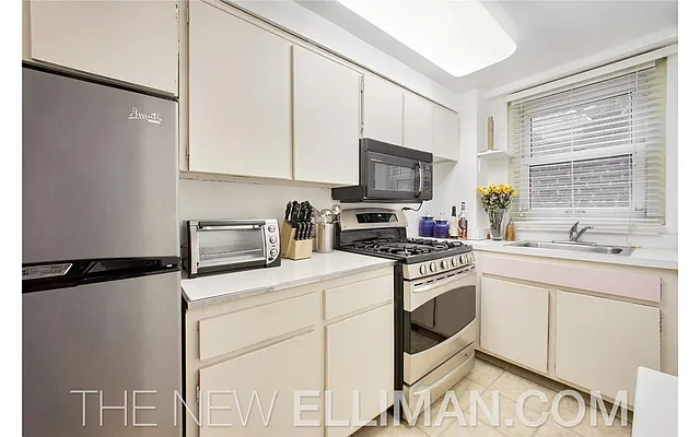 Rented by Douglas Elliman | media 10