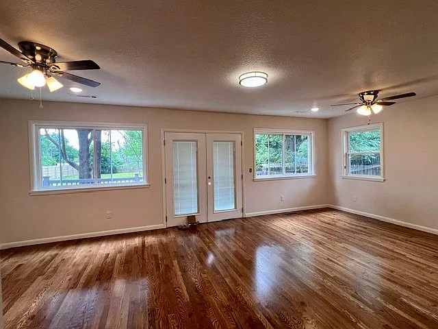 1666 Oakland Ave — Photo 9