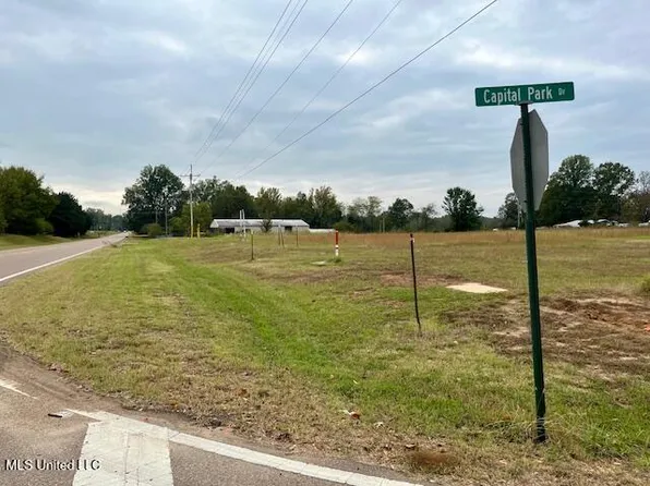 101 Capital Park Dr #4, Senatobia, MS 38668