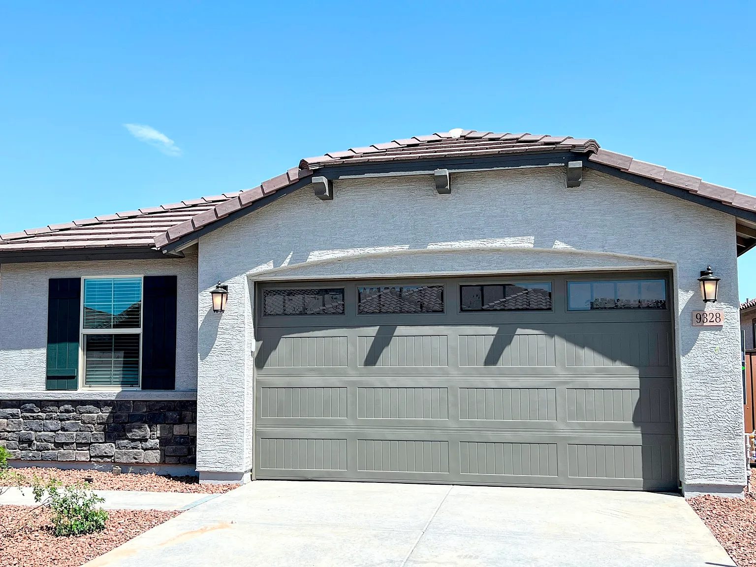 4 bed, 1800 sqft, $2,400 — Photo 1