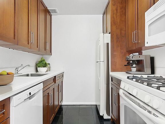 5th image of 201 E 12th St APT 207