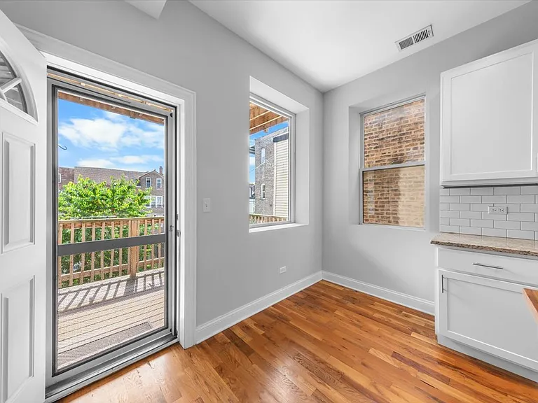 1253 N California Ave #2 — Photo 8