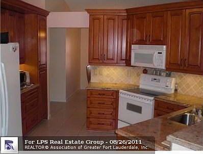 4th image of 618 NW 47th Ave