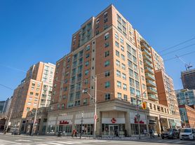 313 Richmond St E