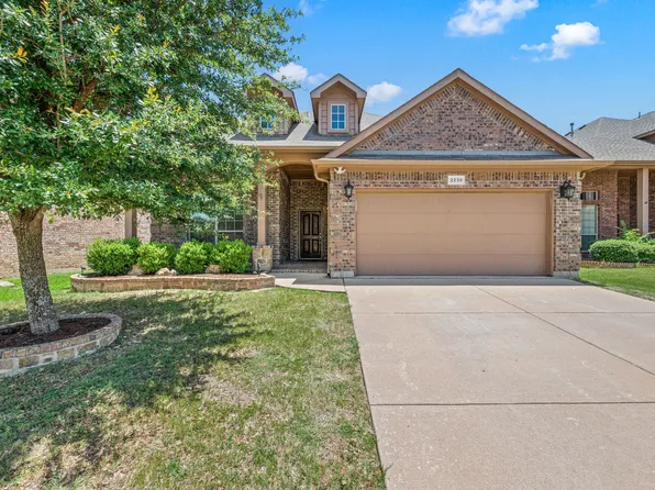 2236 Frosted Willow Ln, Fort Worth, TX 76177