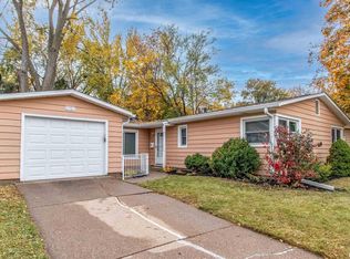 1741 W Garfield St, Davenport, IA 52804