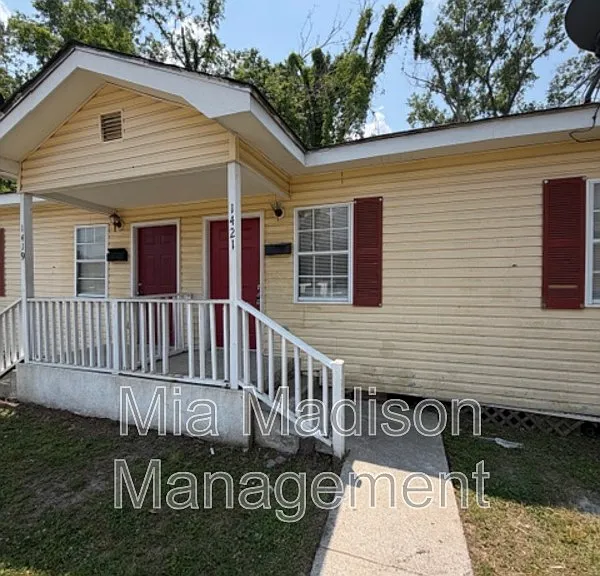 1421 Richards St — Photo 1