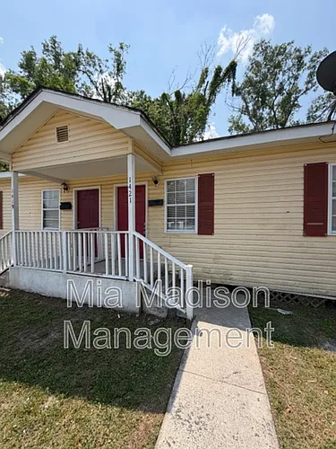 1421 Richards St Photo 1