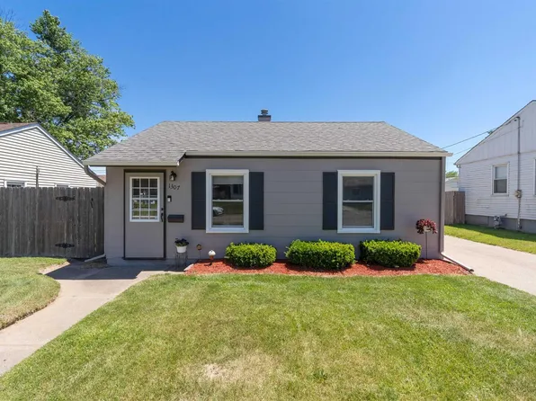 1307 S Michigan Ave, Davenport, IA 52802