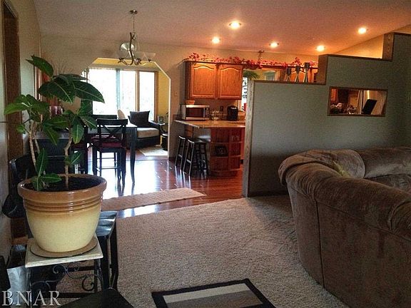 3rd image of 1411 Bethany Ln