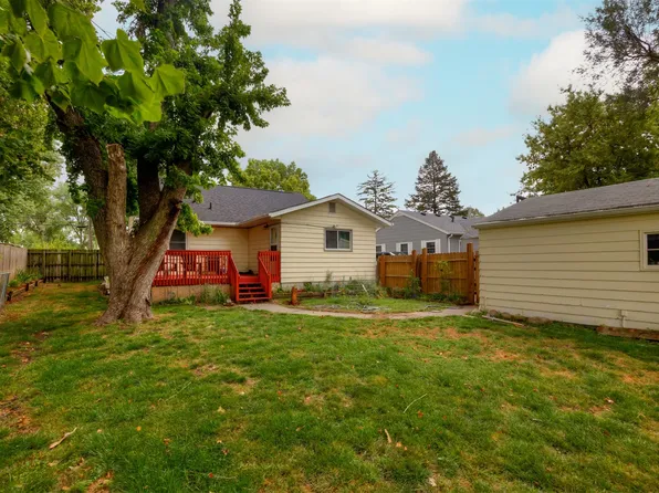 3814 67th St, Urbandale, IA 50322