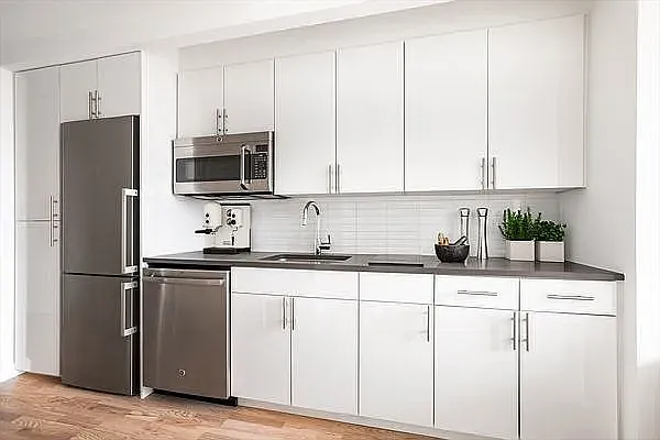280 Ashland Place — Photo 3