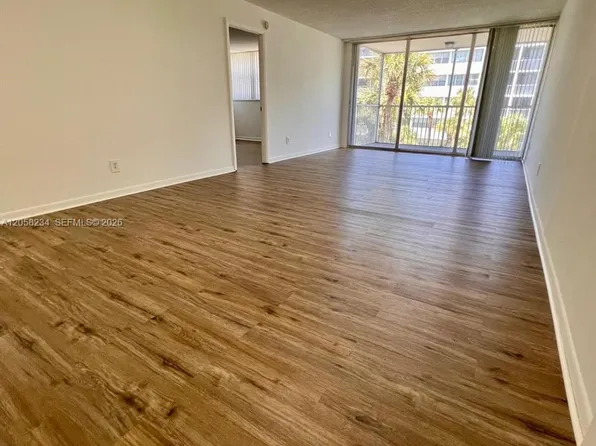 700 NW 214th St APT 411, Miami Gardens, FL 33169