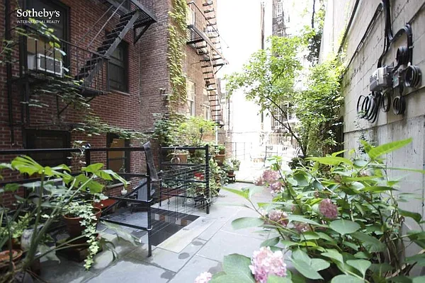 Rented by Sotheby's International Realty | media 22