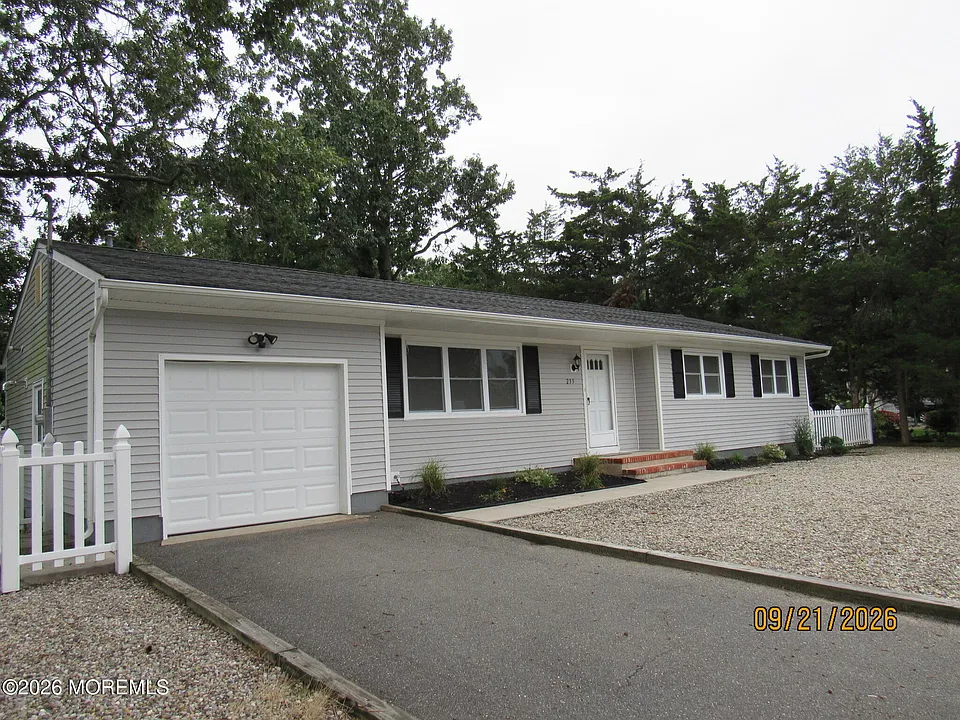 255 Dogwood Ln