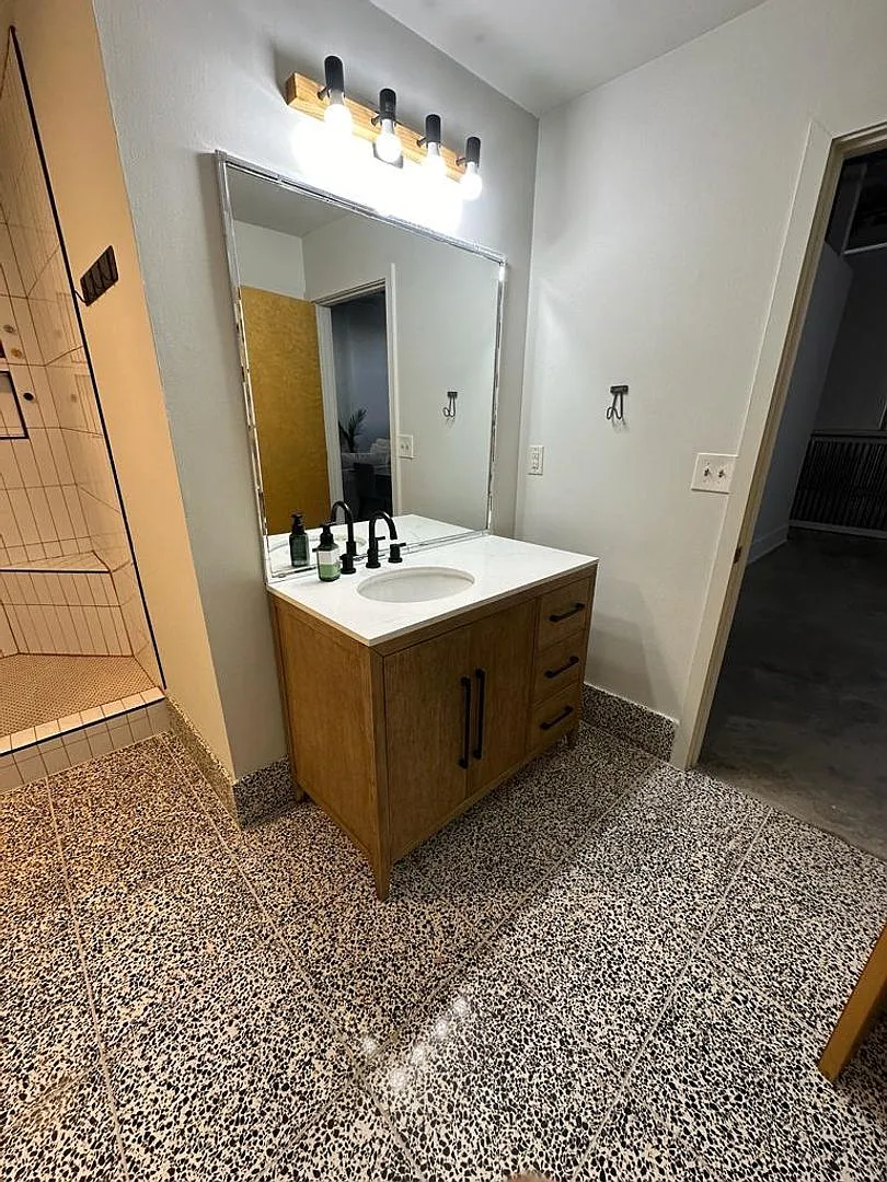 505 Whitehall ST SW Unit #205 — Photo 4