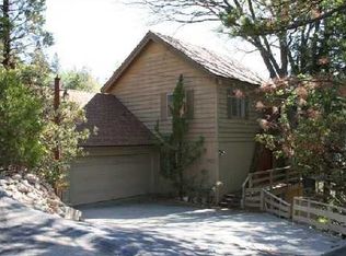 864 Sandalwood Dr, Blue Jay, CA 92352