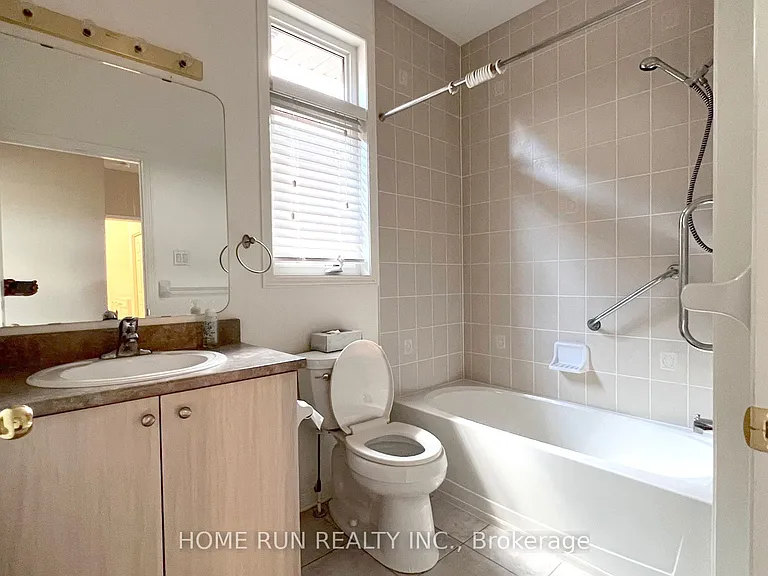 302 Wisteria Cres — Photo 7