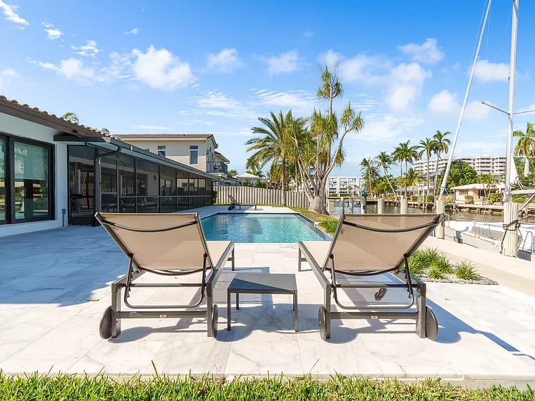 273 Tropic Dr — Photo 8