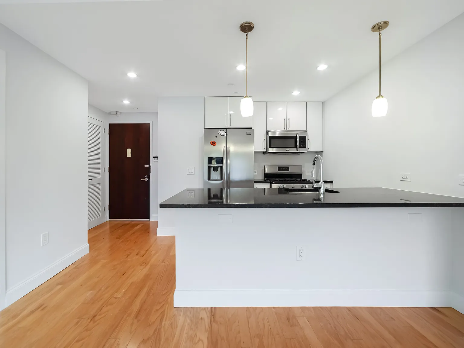 1 bed, 750 sqft, $3,100 — Photo 2