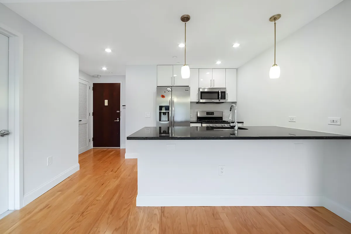 Building Photo - 1701 Park Ave #902