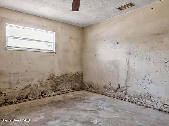 5th image of 4065 Eola Ave