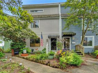 612 Lake Point Cir, Virginia Beach, VA 23451