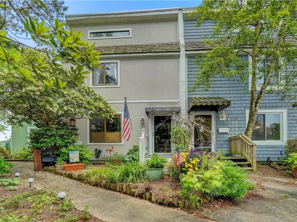 612 Lake Point Cir, Virginia Beach, VA 23451