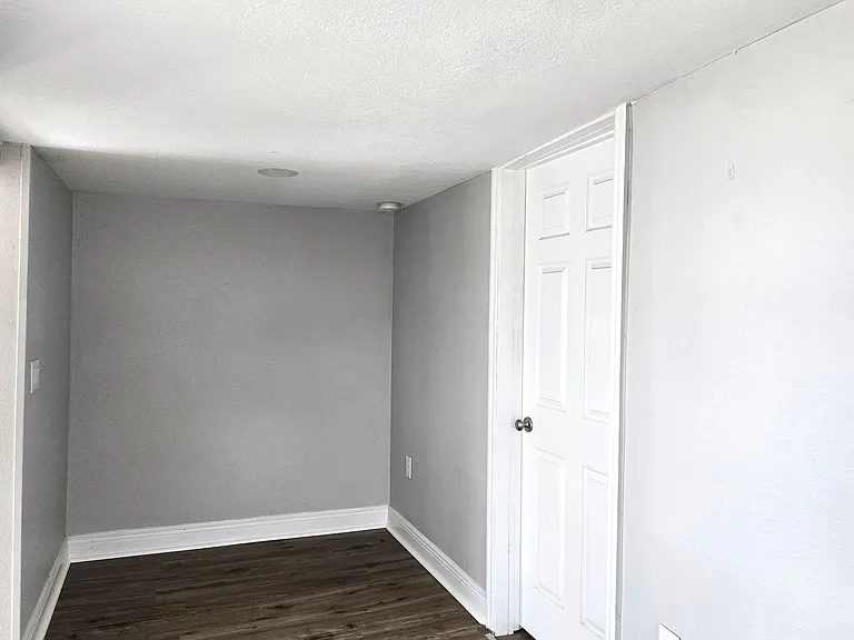 11-19 W Eagle Ave — Photo 5