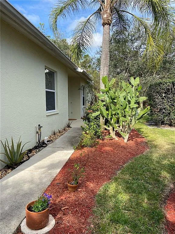 3 bed, 2.0 bath, 1814 sqft, $2,600 — Photo 2