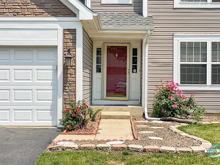 3270 Hopewell Dr — Photo 2