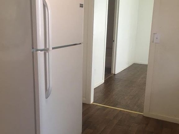3rd image of 805 SE 32nd St