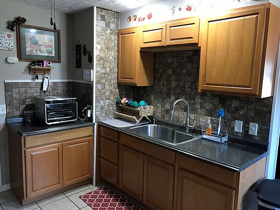 4th image of 994 Gilmore St