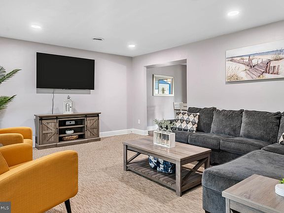 4th image of 33220 Wandring Ln