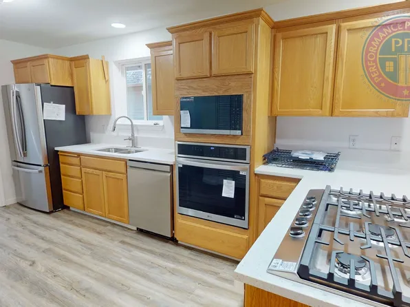 621 9th St, Lake Oswego, OR 97034