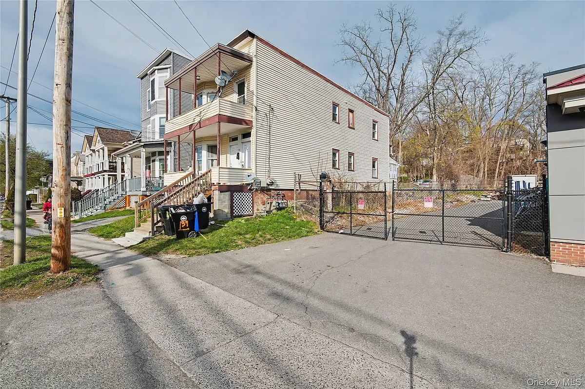 Building Photo - 139 N Hamilton St #2