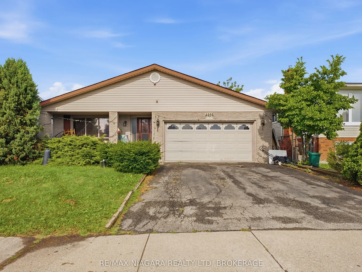 3 bed, $2,400 — Photo 2