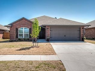 11612 SW 10th St, Yukon, OK 73099