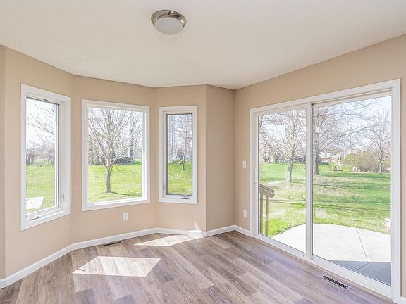 5th image of 300 Parkview Dr