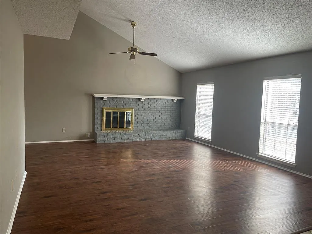 3 bed, 2.0 bath, 1853 sqft, $2,125 — Photo 3