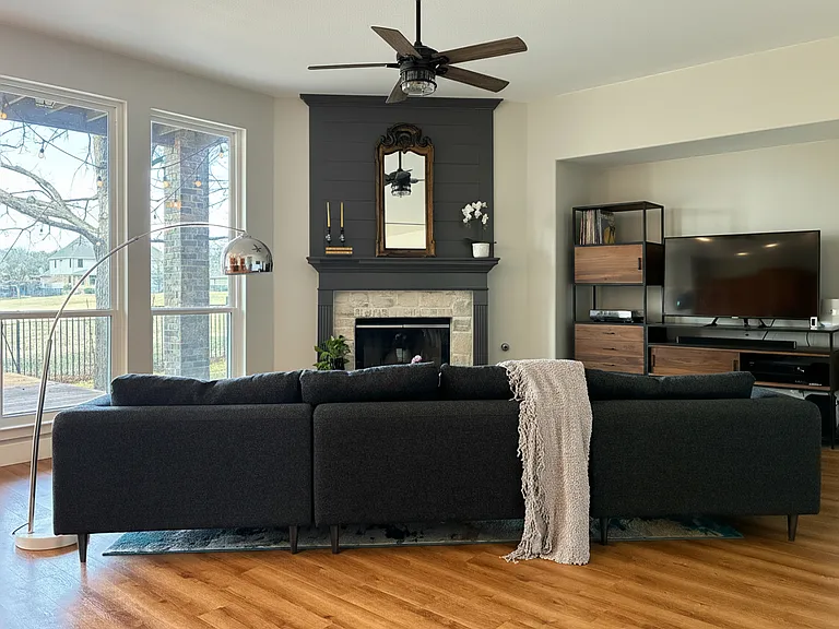 1308 Hillridge Dr — Photo 2