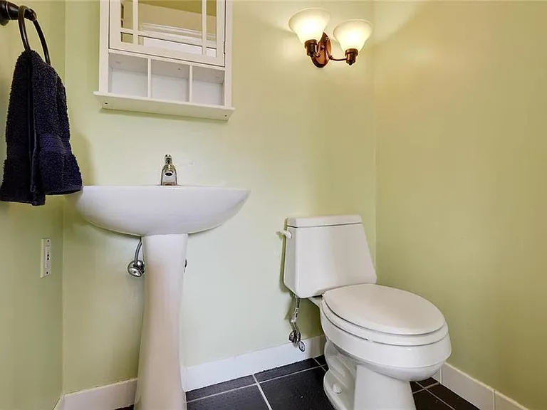 415 Greenway Ter — Photo 11